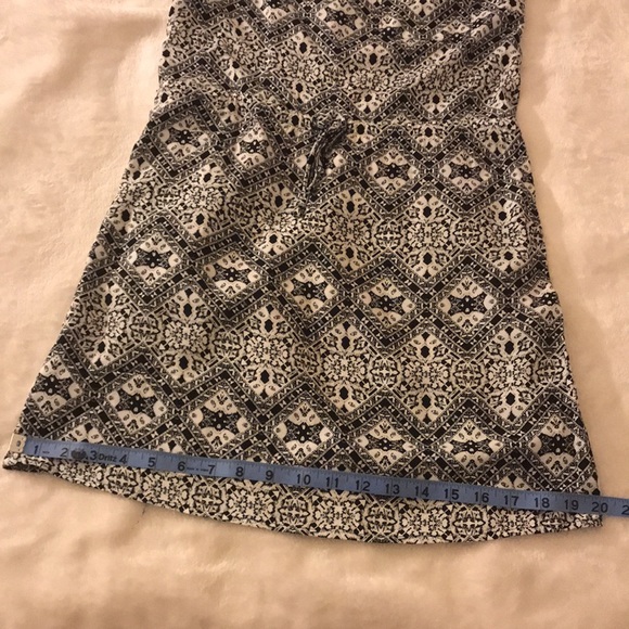 Black and White Printed Mini Dress With Tie Waist And Front Pocket 🖤 - Picture 6 of 11